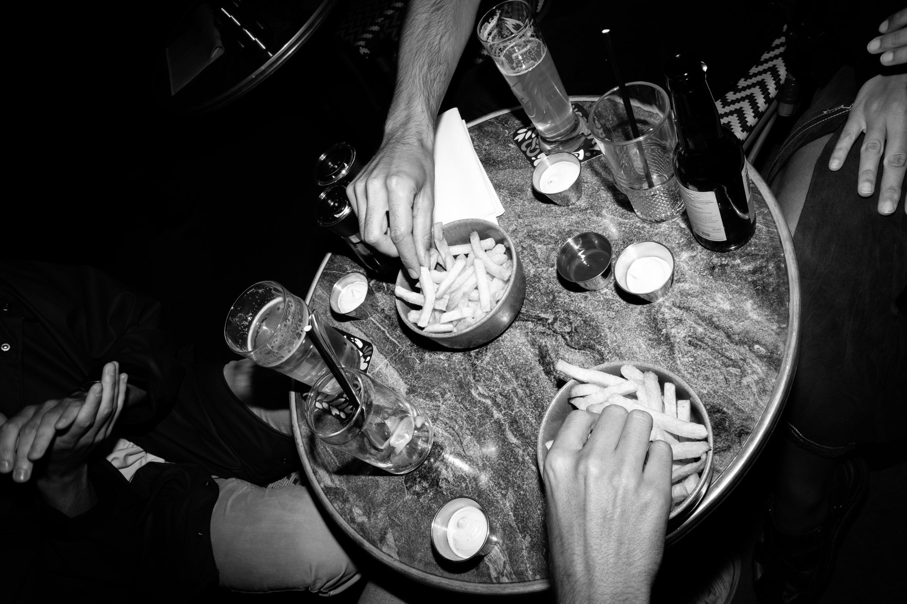 Cocktails, apéritif et cuisine ouverte tard le soir au B9 Pigalle